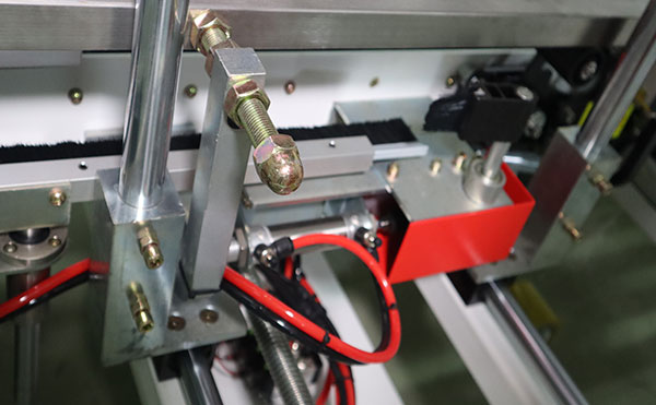 角邊全自動封箱機,封箱機,封箱機廠家,佼佼者自動化